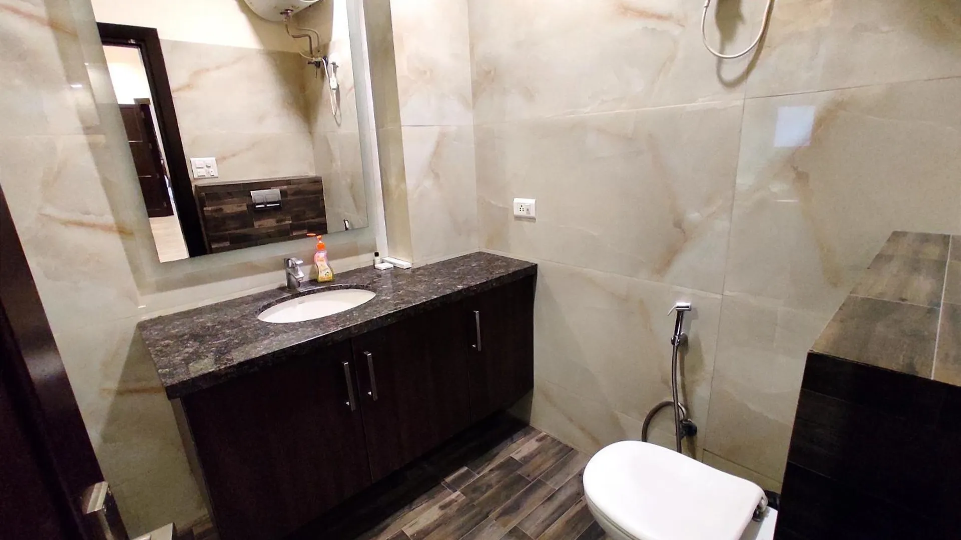 Appartement When In Gurgaon - Artemis Hospital 1 Min Walk, Fortis & Medanta 4 Mins Drive Inde