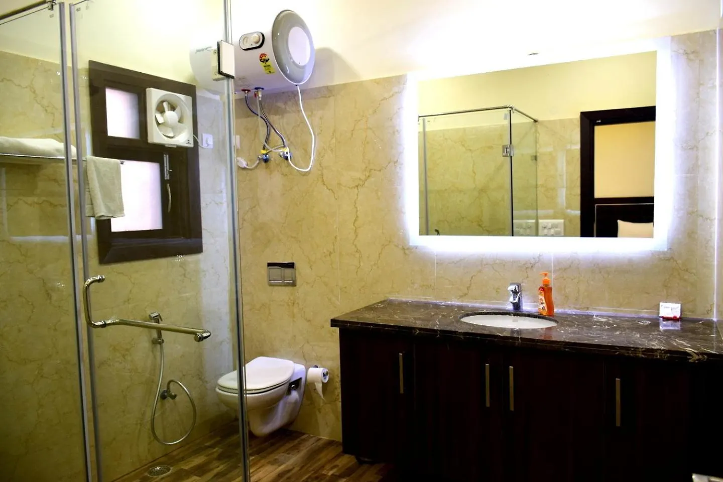When In Gurgaon - Artemis Hospital 1 Min Walk, Fortis & Medanta 4 Mins Drive