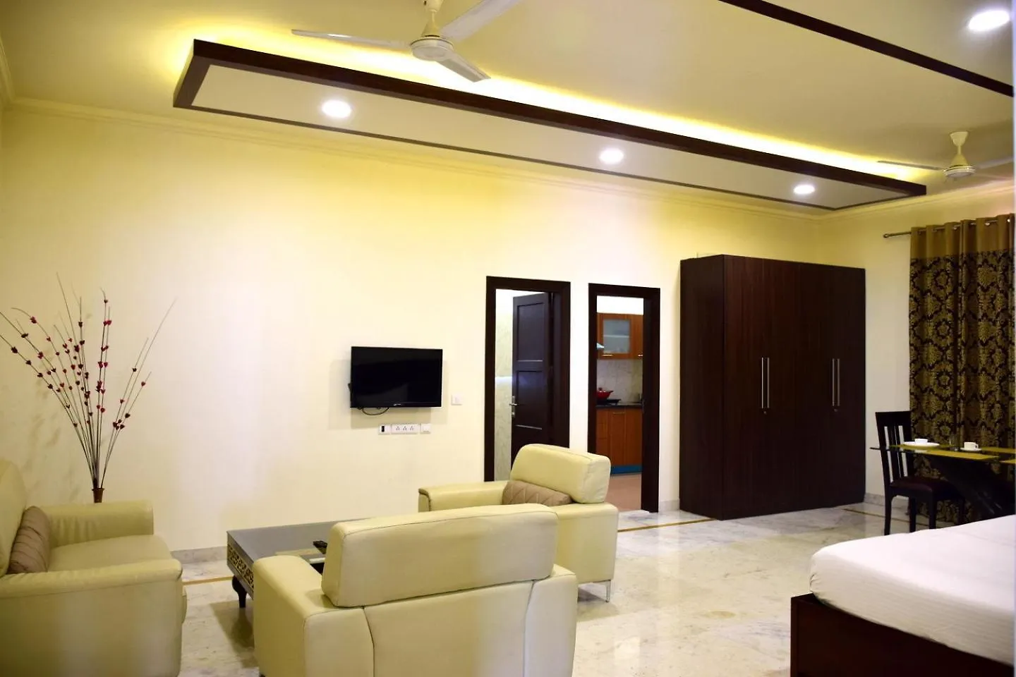 When In Gurgaon - Artemis Hospital 1 Min Walk, Fortis & Medanta 4 Mins Drive Индия