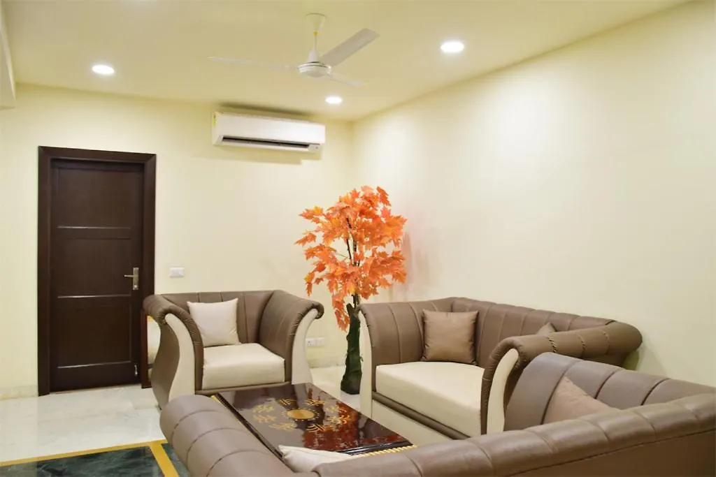 Апартаменты When In Gurgaon - Artemis Hospital 1 Min Walk, Fortis & Medanta 4 Mins Drive Индия